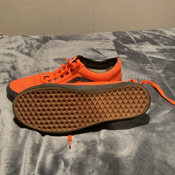 Custom Vans - Picture 2 of 4